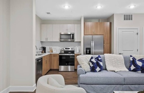 Sobro Apartamento | Elegant Retreat Walk to The Gulch & Broadway