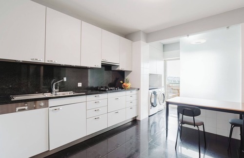 Oliveira do Douro Apartamento | HostWise - Elegant Riverfront Flat | Pool and Sports