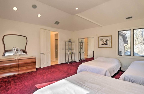 Riverwoods Villa | Elegant Riverwoods Escape w/ Private Sauna!