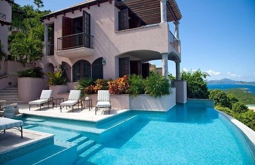 Maho Bay Quarter Villa | Elegante Santuario en un Fascinante Superior Peter Bay Marco