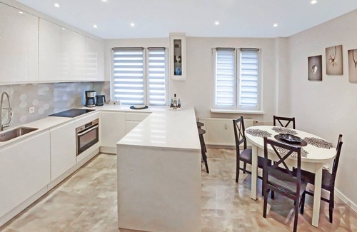 Torun Apartamento | Elegant Sanctuary Minutes from Toruń's Medieval UNESCO Treasures