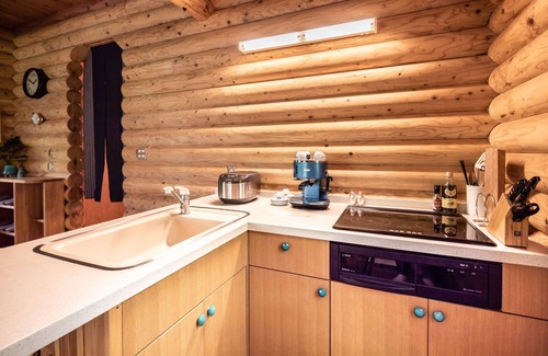 Nagano Cabina | Elegant, secluded cabin for couples & families