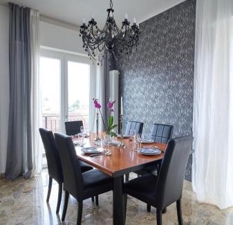 Treviso Apartamento | Elegant & Spacious - 30 min from Venice - King beds!