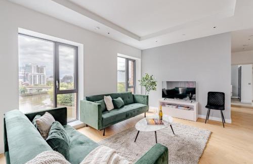 Docklands Apartamento | Elegant & Spacious City Island Apt- Skyline View - WiFi - Netflix