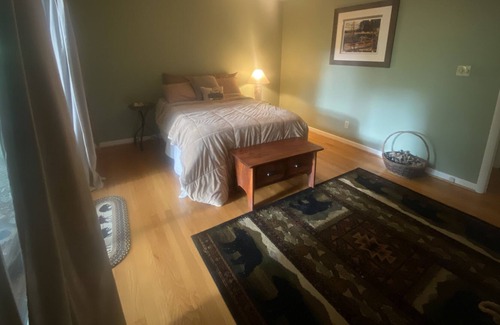 Mandana Casa | Elegant/Spacious home overlooking the lake