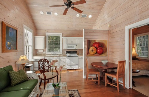 King City Cabaña | Calle elegante Simons Island Honeymoon Beach Cottage Cerca de Pier Village
