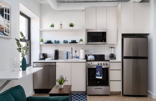 Uptown Apartamento | Elegant Style Loft Montrose|13 mins DT|4 mins Lake