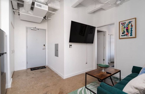 Uptown Apartamento | Elegant Style Loft Montrose|13 mins DT|4 mins Lake