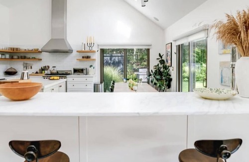 East Hampton Casa | Retiro elegante, elegante y sereno - East Hampton Central & Private Location!
