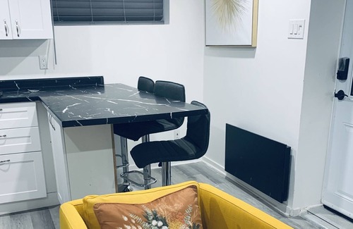 Pointe-aux-Trembles Apartamento | Elegant stylized apartment