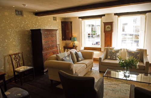 Towcester Casa | Elegant sumptuously decorated town house located in Towcester, Northamptonshire