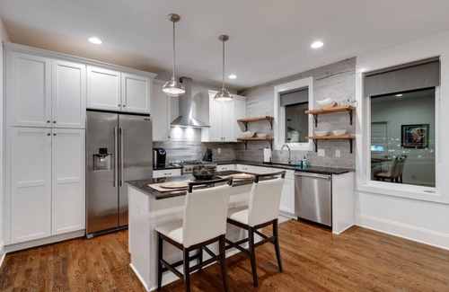 Berry Hill Casa | Elegant Townhouse Near Broadway