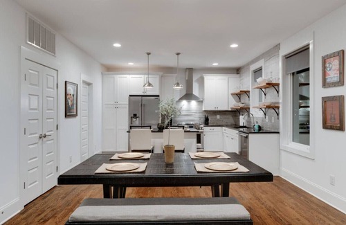 Berry Hill Casa | Elegant Townhouse Near Broadway
