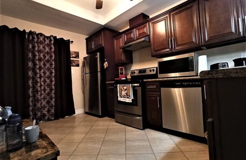 Windsor Casa | Elegant upper level 3 bedrooms and 2 bathroom