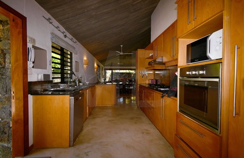 Blue Bay Villa | Elegant Villa, 100% private garden/swimming pool