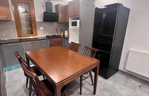 Ariana Casa | Elegant Villa Floor with 2 Balconies, 10min Airport