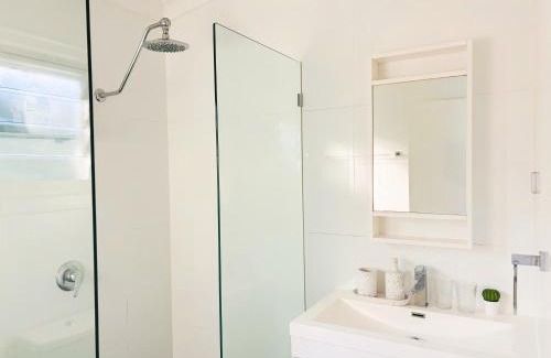 Kenmore Casa | Elegant Villa Near Shopping Mall