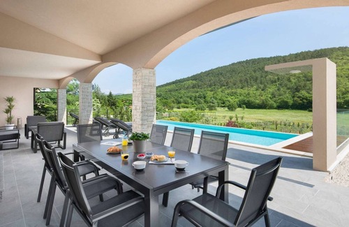Ripenda Verbanci Casa | Elegante villa cerca de la playa