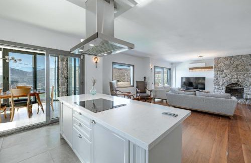Dagbelen Villa | Elegant Villa Private Pool & Stunning Views