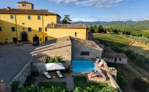 Gaiole in Chianti Villa | Elegant Villa wing of Castello di Cacchiano by VacaVilla