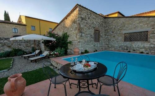 Gaiole in Chianti Villa | Elegant Villa wing of Castello di Cacchiano by VacaVilla