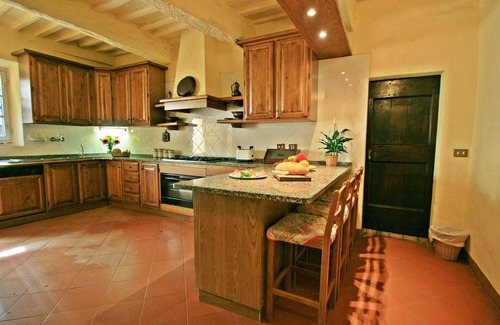 Montalcinello Villa | Villa elegante y refinada con piscina en el pueblo medieval en Toscana