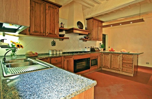 Montalcinello Villa | Villa elegante y refinada con piscina en el pueblo medieval en Toscana