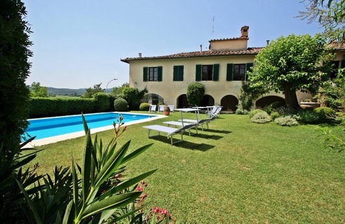 Montalcinello Villa | Villa elegante y refinada con piscina en el pueblo medieval en Toscana
