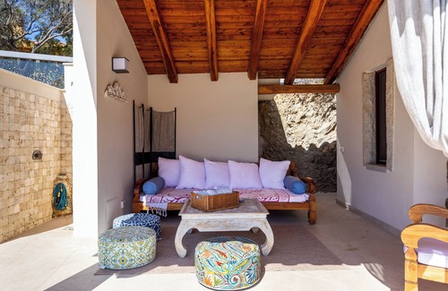 Chia Casa | Elegant villa with fabulous rooftop terrace and private pool