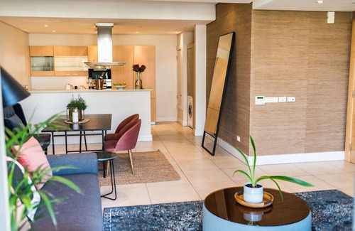 Victoria and Alfred Waterfront Apartamento | Chic Waterfront Apartment | Balcony | Pool | Gym