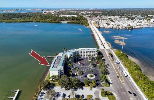 St. Petersburg - Clearwater Apartamento | Elegant Waterfront Place for Two/Boca Ciega Resort