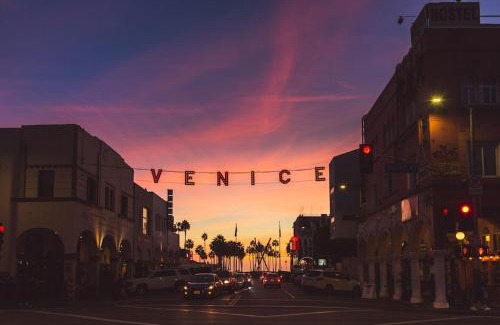 Venice Casa | Elegant White Cottage, Venice Beach, California