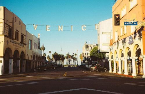 Venice Casa | Elegant White Cottage, Venice Beach, California
