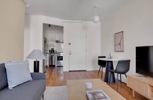 Williamsburg Apartamento | Elegant Williamsburg 1BR w/ W/D, nr Domino Park, by Blueground