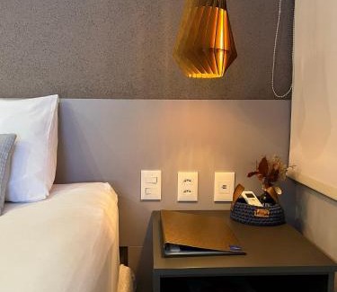 Jatiuca Apartamento | Elegante quarto e sala Sky Concept 418 Novissímo