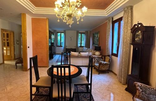 Spinea Apartamento | ELEGANTE Villa NAKHIL con jacuzzi