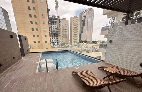 Riyadh Apartamento | Elegantly decorated 2 bed 3 bath luxury apartment within 5 min walk to Starbucks
