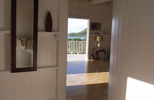 Falmouth Harbour Casa | Casa y jardín del artista elegantemente diseñados con impresionante vista al puerto