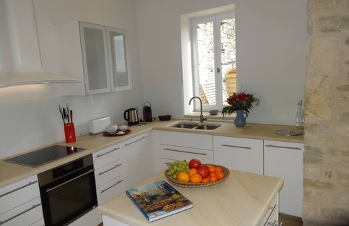 Meursault Casa | Elegantly renovated residence with garden and pool in famous wine village North