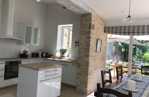 Meursault Casa | Elegantly renovated residence with garden and pool in famous wine village North