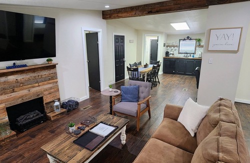 Electra Casa | Elegantly Rustic 3 Bedroom 2 Bath Modern Farmhouse Cottage