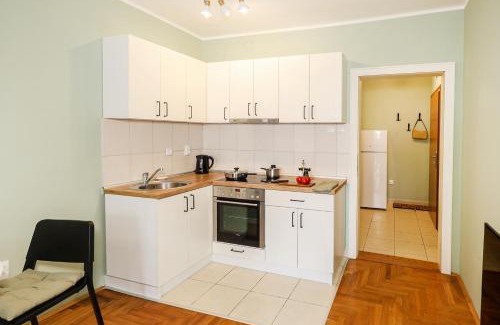 Bistrica Apartamento | Elegantly Styled Studio l Hot Bath l Payment by Card