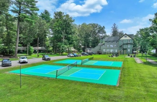 Canadensis Cabina | Elements Modern Pocono Cottage | Pickle | Firepits