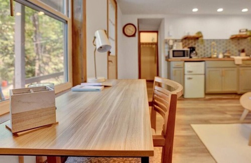 Canadensis Cabina | Elements Pocono Cabin | Firepit -Desk & Pickleball