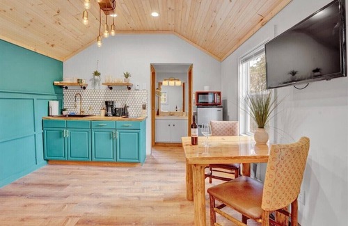 Canadensis Cabina | Elements Modern Cabin | Poconos Pickleball Firepit