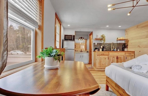 Canadensis Cabina | Elements Pocono Cabin | Pickleball | Firepits