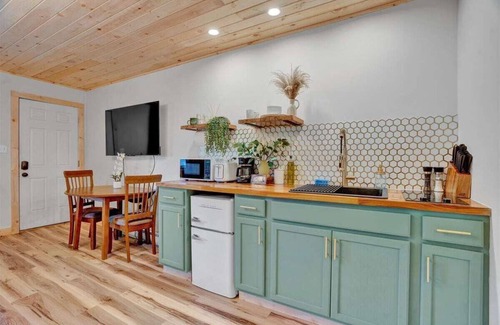 Canadensis Casa | Elements Pocono Modern | Firepits | Pet Friendly
