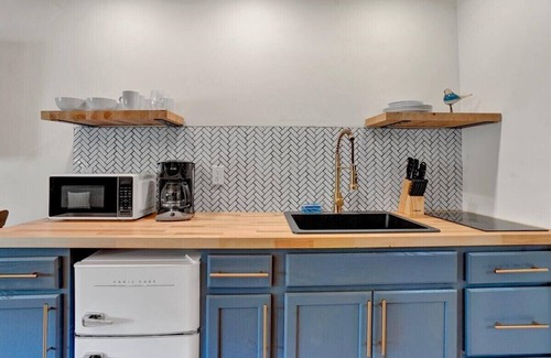 Canadensis Hotel | Elements Pocono Modern | Firepits | Pet-Friendly