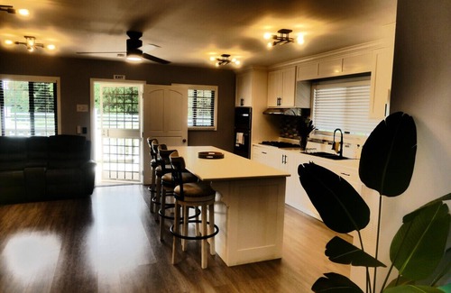 Santa Elena Casa | Elena's Jewel - Modern 2BR Home
