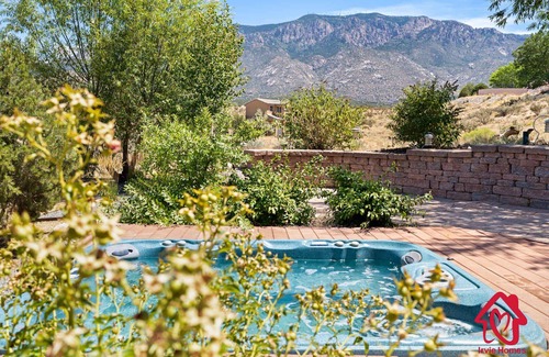 North Albuquerque Acres Casa | Elena's Sandia Sanctuary - An Irvie Home